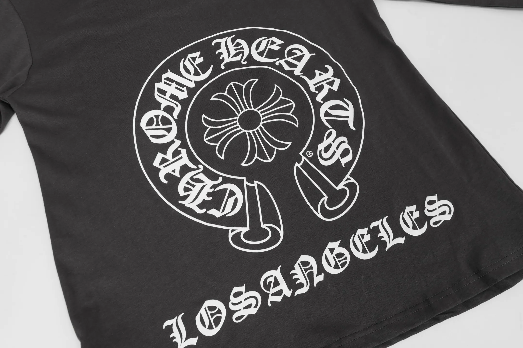 P150 -Chrome Hearts/Chrome Hearts 23ss scroll horseshoe Sanskrit printed popular long-sleeved T-shirt -High weight, high density and high quality. The wool is soft, delicate and skin-friendly. Soft and silky to the touch. Excellent warmth and skin-friendly properties. -Customized weaving and dyeing, no color difference, no matter the fabric or workmanship details. Compare the ordinary version on the market. -Colour: black, white, gray. -Size: S M L XL